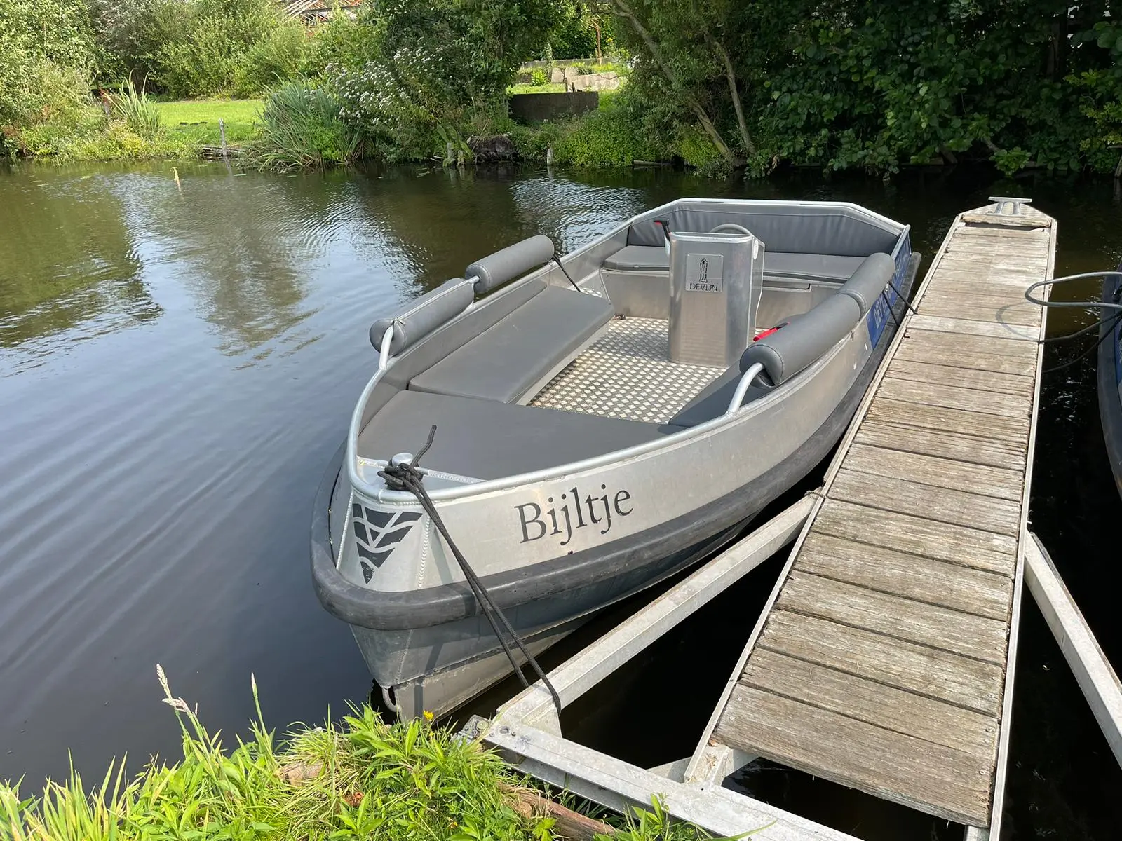 Kindvriendelijk varen: ontspannen en veilig met het gezin op het water